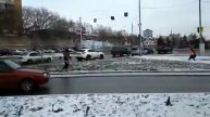 Стрижка заснеженного газона в Красноярске