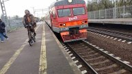 6 мая 2025 Электропоезд ЭТ2М-058 Сообщением Санкт-Петербург-Любань Отправляется с платформы Колпино