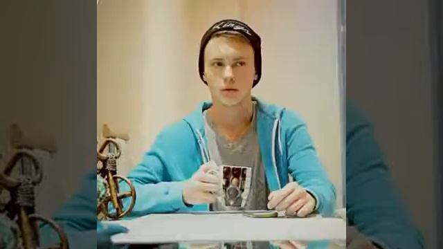 Когда сидишь в каффе и на тебя кто то засматривается vine by kostyque