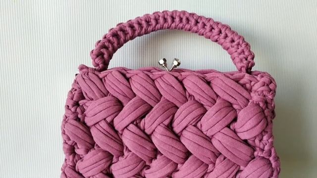 Сумка-зефирка из трикотажной пряжи «Ягодный мусс» смотреть онлайн