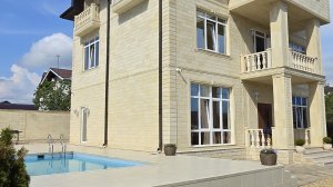 Большой дом с бассейном и ремонтом