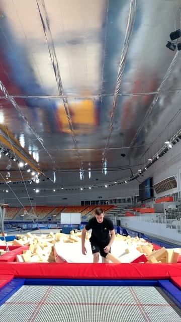 Два с половиной винта вперед с батута #подпишись #саль? смотреть онлайн