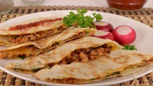 Лепешки из лаваша с мясом и сыром