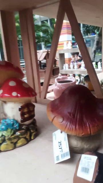 Садовые фигурки, ёжик, гриб, зайчик смотреть онлайн