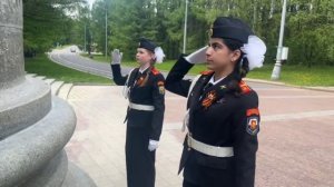 "Красные гвоздики"
