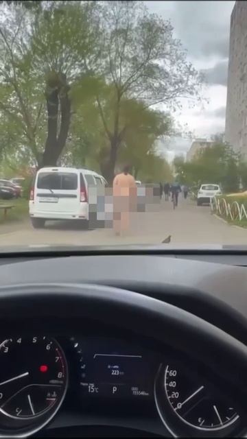 😳Очень жаркую женщину заметили в одном из районов Москвы😳