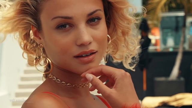 Очень секси!Танцует, стриптиз, пластика,красавица, тверк, шест, музыка, басс,спорт,sex,sport,гоугоу смотреть онлайн