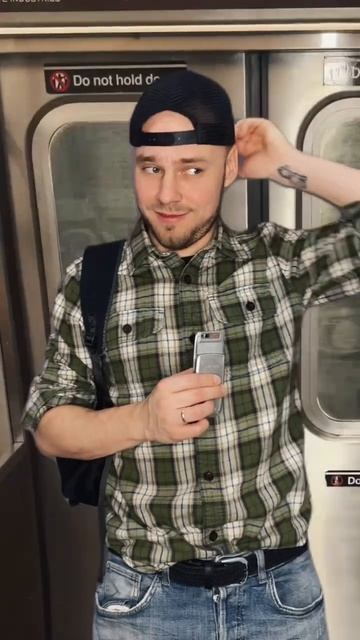 Я был в Омерике, в метро. Ты меня хочешь чем-то удивить? смотреть онлайн