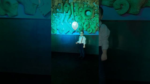 Семён танцует на дне рождения Бабушки Светы Babushka sveta DR смотреть онлайн