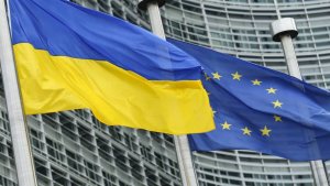 В Венгрии заявили об огромном ущербе от возможного приема Украины в ЕС