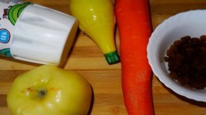 Салат из моркови и яблок с изюмом