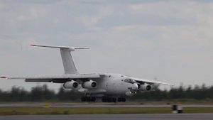 Посадка Ил-76 крупным планом