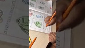 Злой мальчик орёт на мать