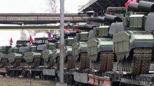 В российские войска отправили новую партию модернизированных танков Т-72 и "Прорыв"