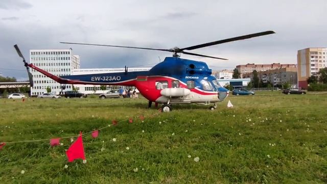 Взлёт и посадка вертолёта МИ-2. Снято на сверхширик (16.07 смотреть онлайн