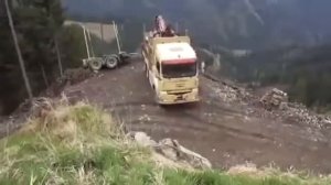 Прикол.  Водитель без нервов Разворот над пропастью.