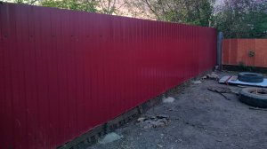 Забор закончили. Подготавливаем площадку под шатёр. Жизнь на пенсии.