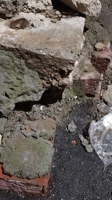 20 марта 2025 г., 21:18:00
Двор П. Осипенко 48 - парит
VID_20250320_211731207
