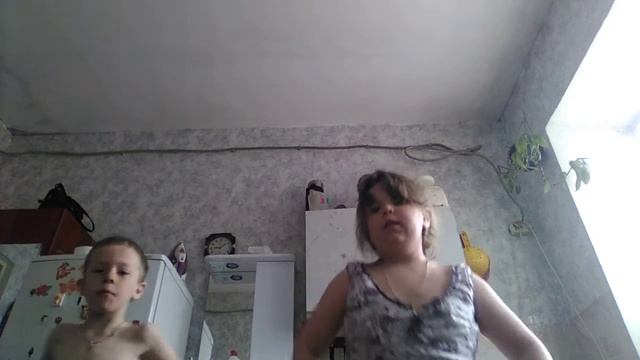 Таня и Никита танцуют танец горя ший Зомби смотреть онлайн