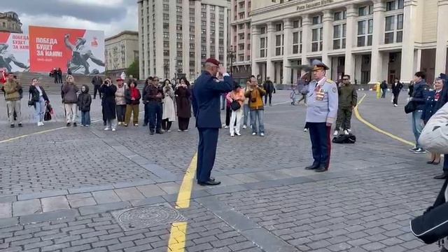 Возложение цветов к Могиле Неизвестного Солдата