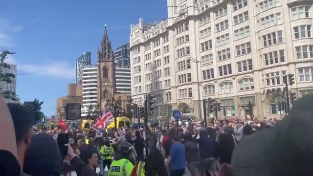 ‼️🇬🇧 Протесты против мигрантов охватили Великобританию