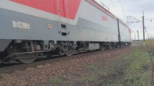 А КОЛЁСА СТУЧАТ... И БЕГУТ ПОЕЗДА...