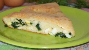 Заливной пирог с начинкой из лука и яйца