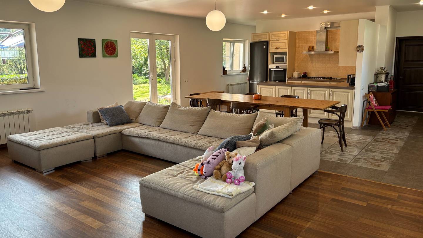 Уникальный коттедж 310 кв.м. в 5 минутах от сквера Мира. смотреть онлайн