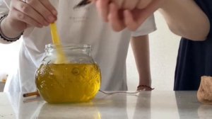 Выращивание кристалла из соли в домашних условиях.