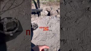 Трактором копаем и устанавливаем силовую раму под ворота. 07-05-2025