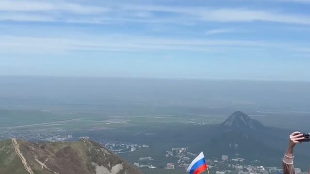 ЗНАМЯ ПОБЕДЫ НА ВЕРШИНЕ ГОРЫ БЕШТАУ смотреть онлайн