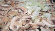 Спагетти с грибами и ветчиной