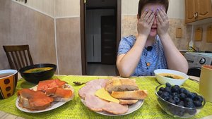 Мукбанг осталась ОДНА на семейный обед! Рассказала подробности СУДА, как продвигается дело! Суп