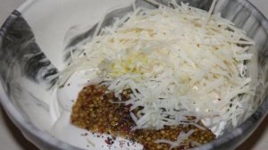 Салат с куриным филе, сыром и помидорами