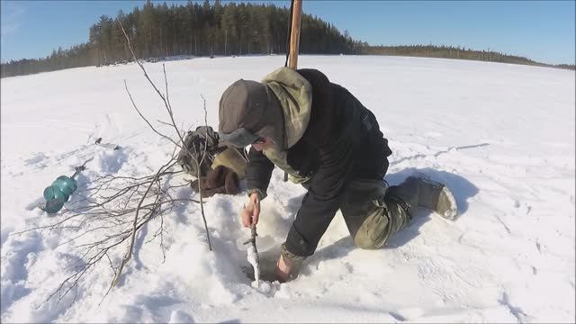 Шнур накручен Там что то есть. Проверка самаловок Рыбалка смотреть онлайн