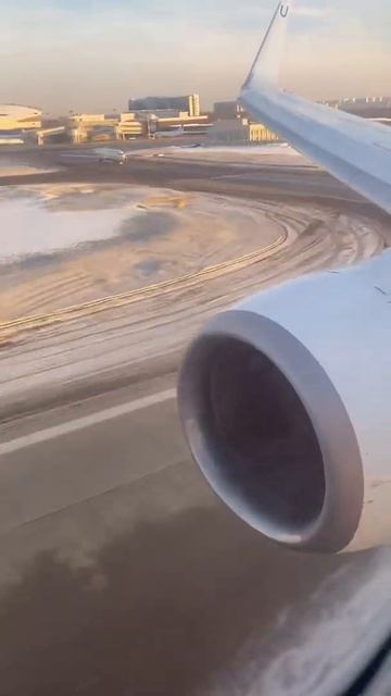 Красивая зимняя посадка в аэропорту Внуково ❄️ смотреть онлайн