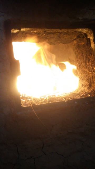 Огонь разгорается Первого Октября в Печи, потрескиваю смотреть онлайн