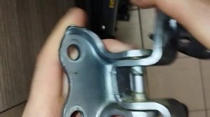 197-492 Петля двери передней левой