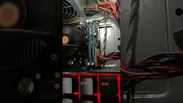 Плата не видит слот оперативной памяти что делать? И Н? смотреть онлайн