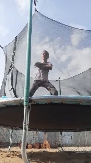 немного не успеваю Но потому что мне надо залезть на б? смотреть онлайн