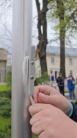 Церемония поднятия флагов