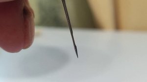 Как заменить иглу промышленной швейной машины