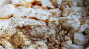 Творожный соус с зеленью и чесноком