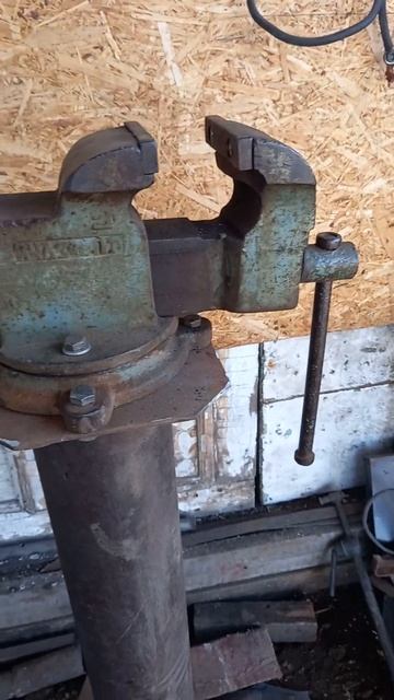 Тиски мощные в ангаре 5-ого Апреля на новом месте забет смотреть онлайн