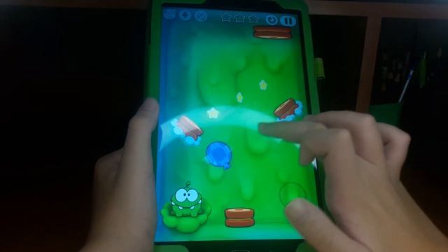 Играю в игру Cut the rope (Ам ням). Пройденные уровни ( 12 глава 1-25). смотреть онлайн