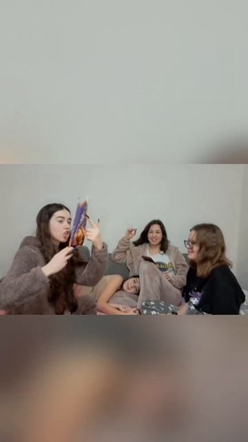 Голосовий чат некто в навушниках| а ти любиш солодощі? смотреть онлайн