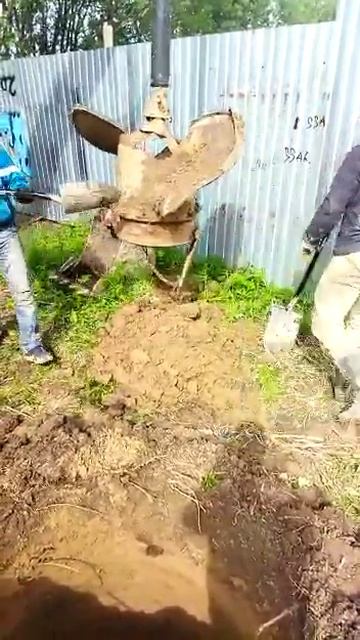 Бурение колодца на экскаваторе погрузчике смотреть онлайн