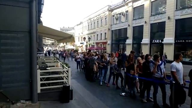 Сумасшествие "на Дзюбе". Безумные очереди! смотреть онлайн