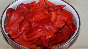 Закуска из перца с жареным чесноком в ароматном масле
