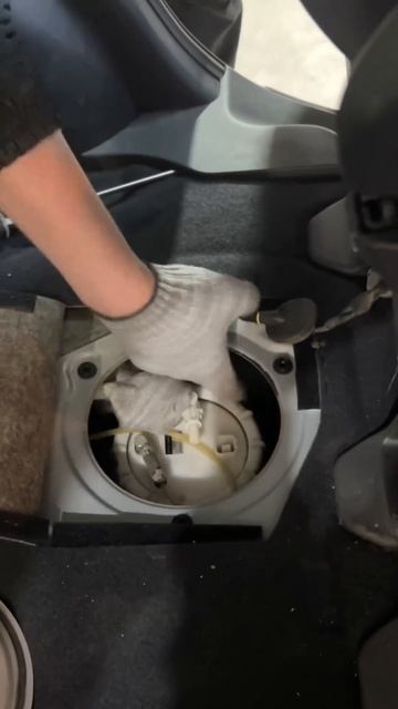 Демонтаж топливного фильтра на автомобиле Honda CR-V. #авт? смотреть онлайн